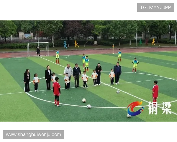 俱乐部开展校园足球推广计划推动青少年足球发展成效显著