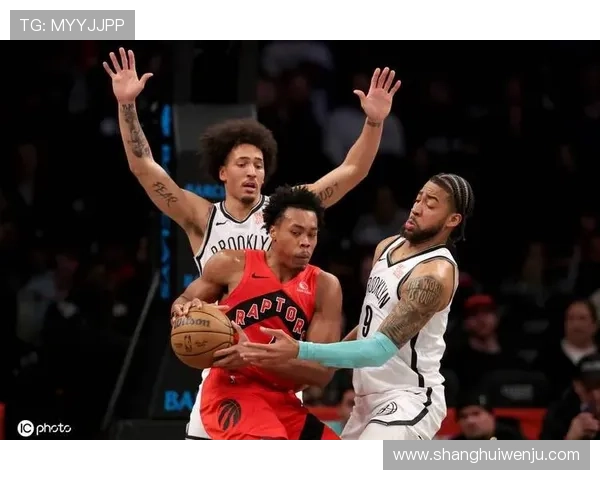 克拉克斯顿高效表现全队依赖他12投8中轻松砍下17分4篮板2助攻